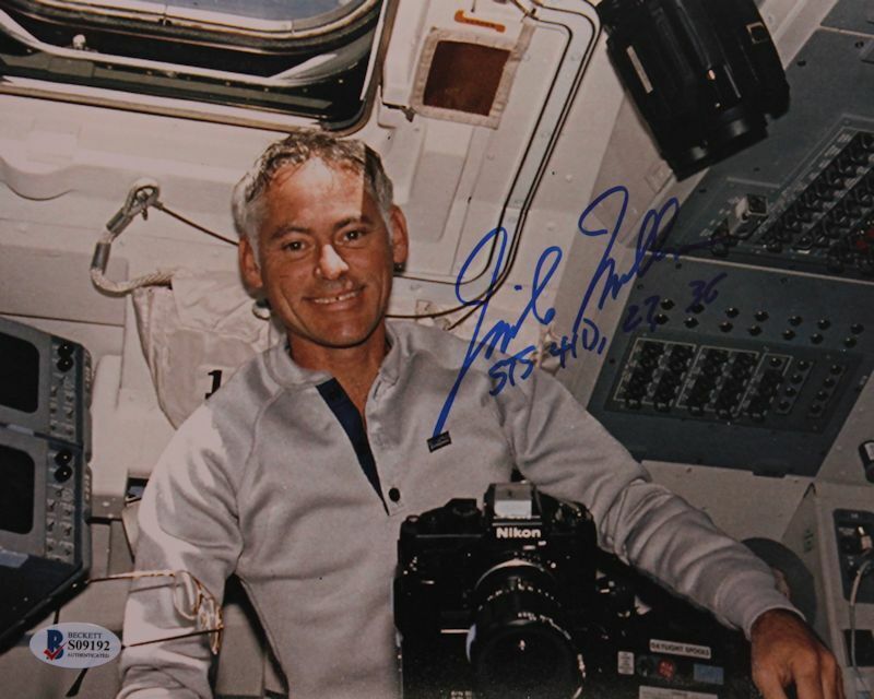 Mike Mullane Astronaut Signed 8 x 10 NASA Photo Beckett