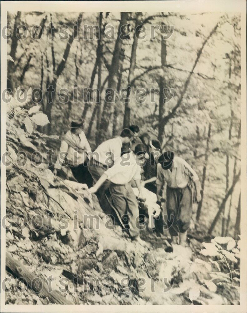1940 Rescue Workers Carry Injured NJ Mountain Climber in Sloatsburg Press Photo