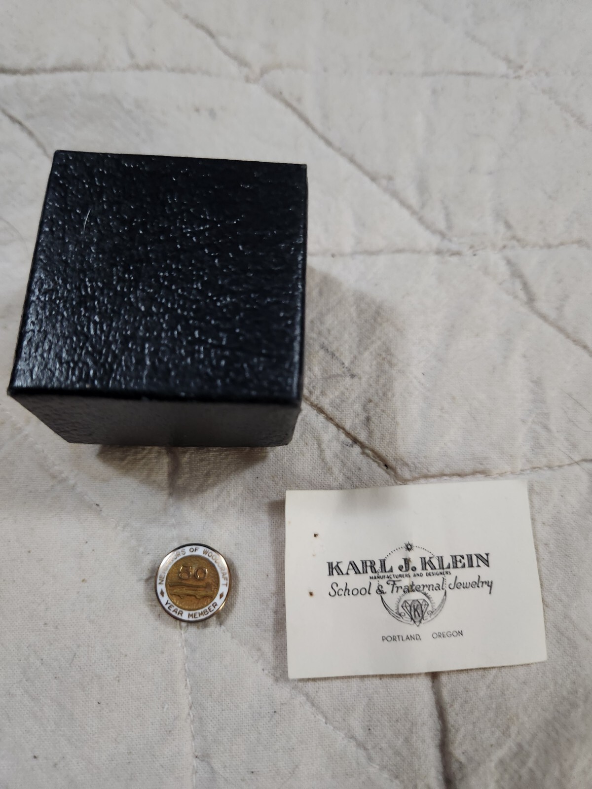 VTG. NEIGHBORS OF WOODCRAFT 50 YEAR 10K GF SERVICE AWARD PIN Pinback  BOX & CARD