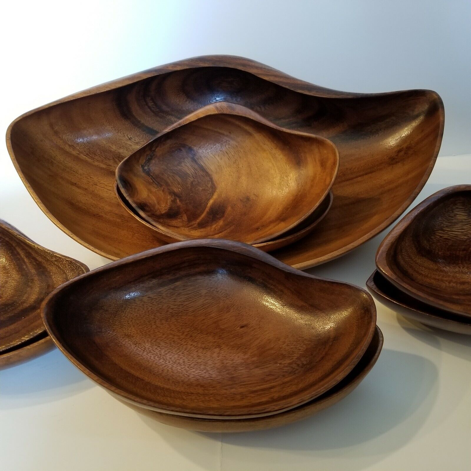 60s Expertly carved Sculptural HAWAIIAN WOOD CLAMSHELL MCM Bowl 9pc set 17