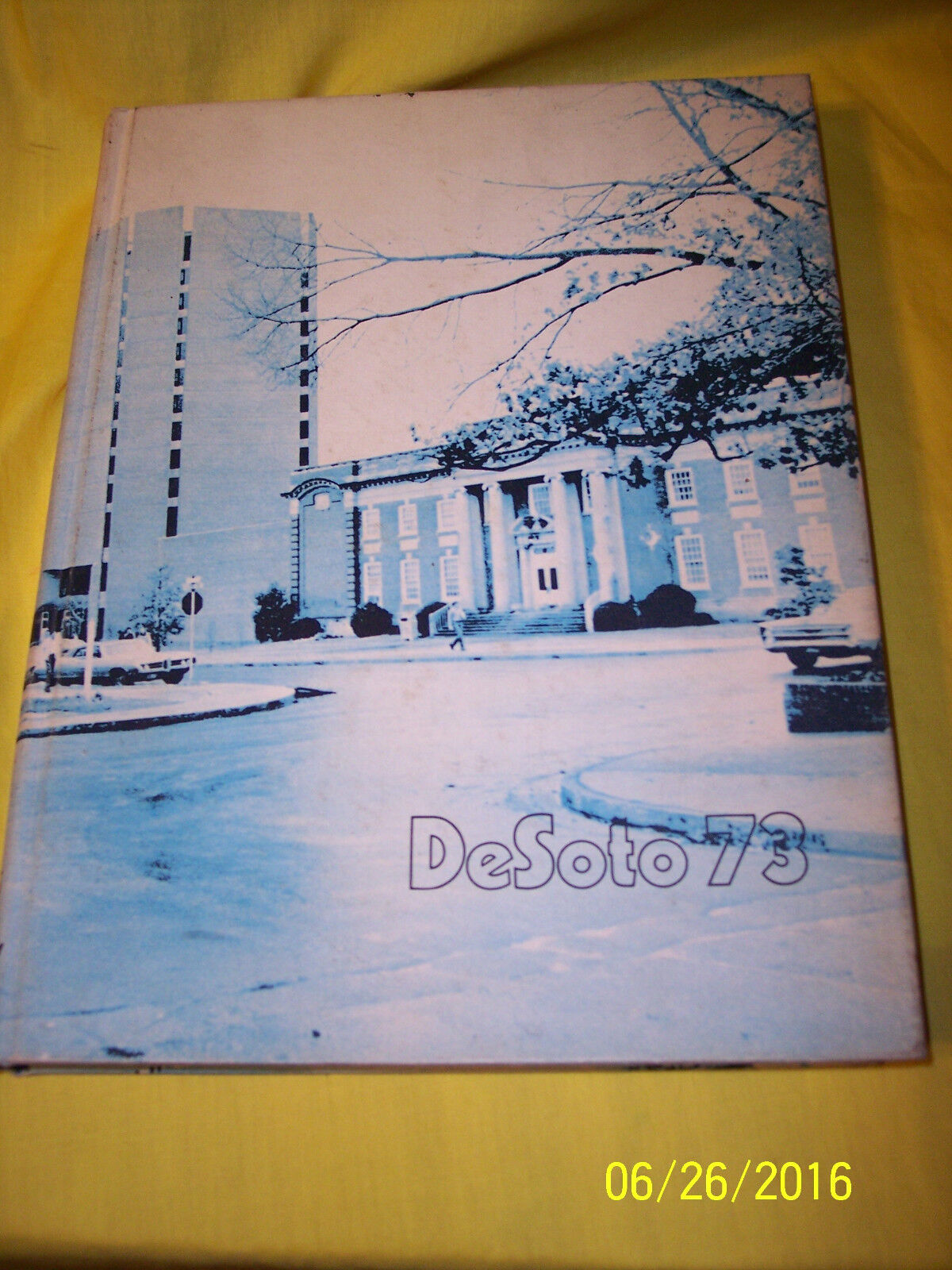 1 MEMPHIS STATE UNIVERSITY ANNUAL YEARBOOK 1973 OR 76 UNIVERSITY OF MEMPHIS