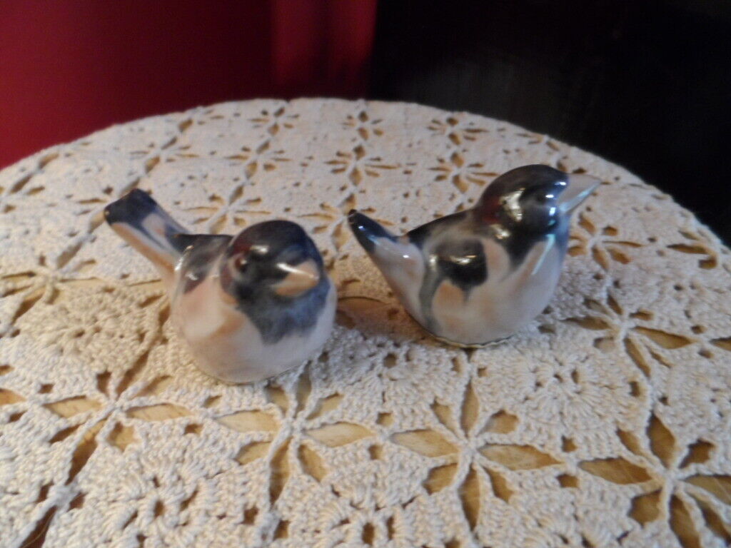 2 small Porcelain Bird figurines Dissings Keramik Hovedgaard Made in Denmark