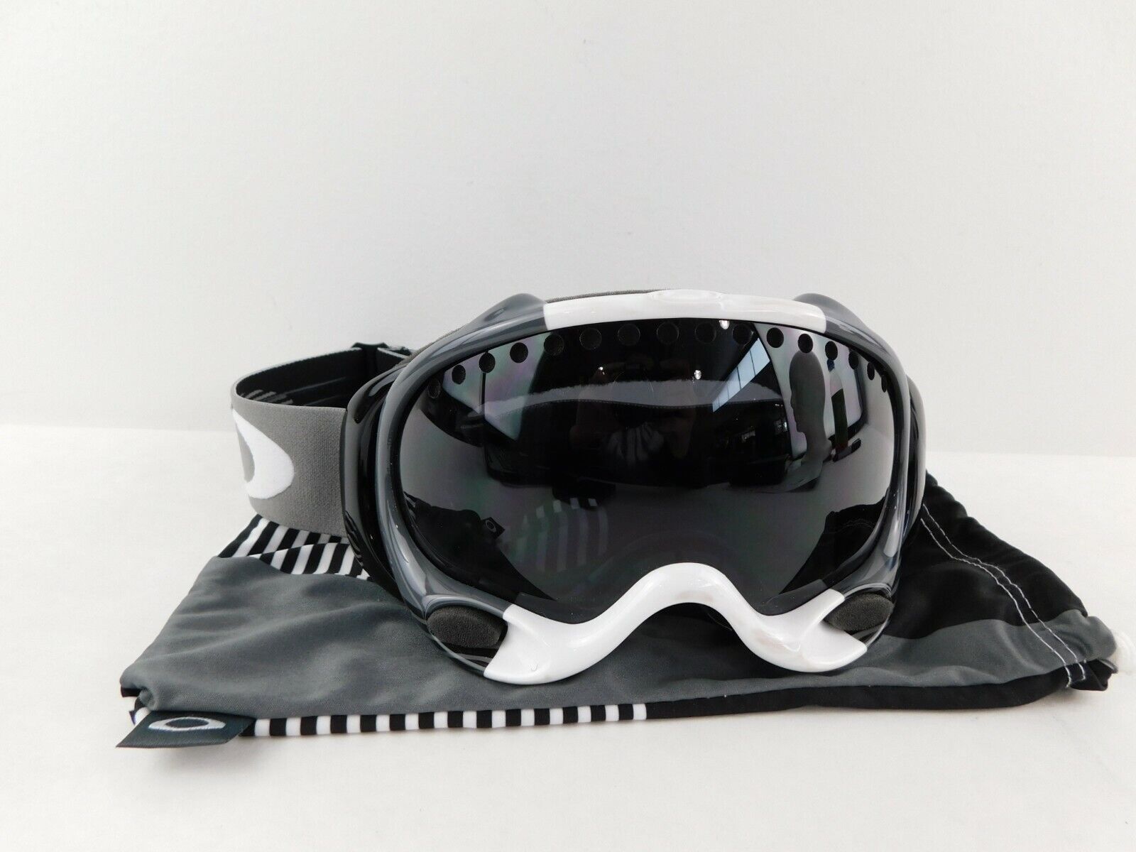 Oakley High Definition Optic HDO Ski Snowboard Goggles Gift Comfort Black White 