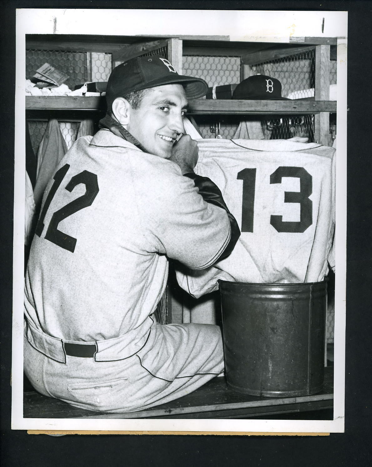Ralph Branca changing number from 13 to 12 1952 Press Photo Brooklyn Dodgers