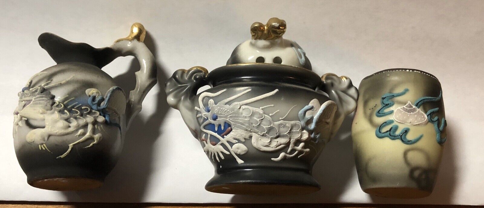 LOT OF 6 PIECES CHINESE POTTERY MINIATURE TEAPOT, TRAY, PITCHER