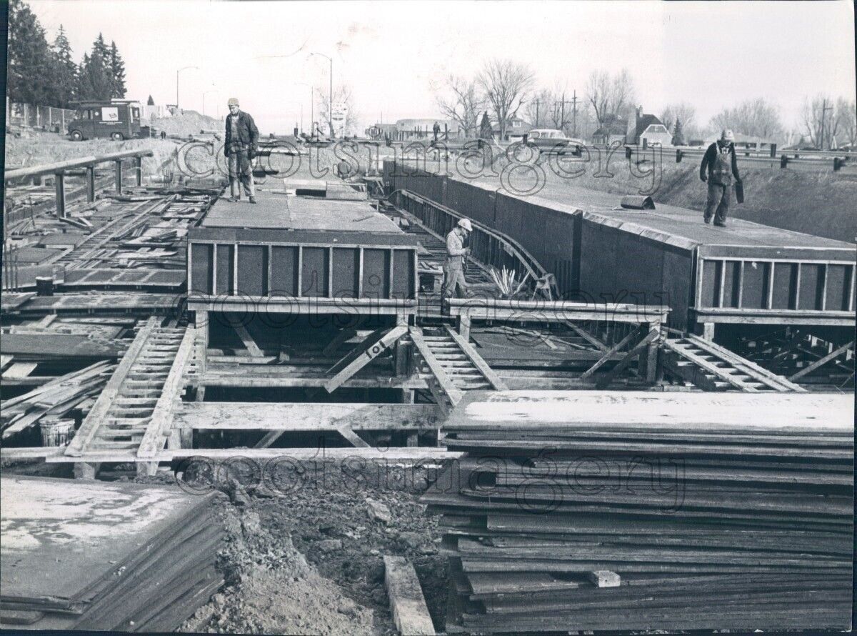 1965 Press Photo Workers Bridge Construction 1960s Denver Colorado