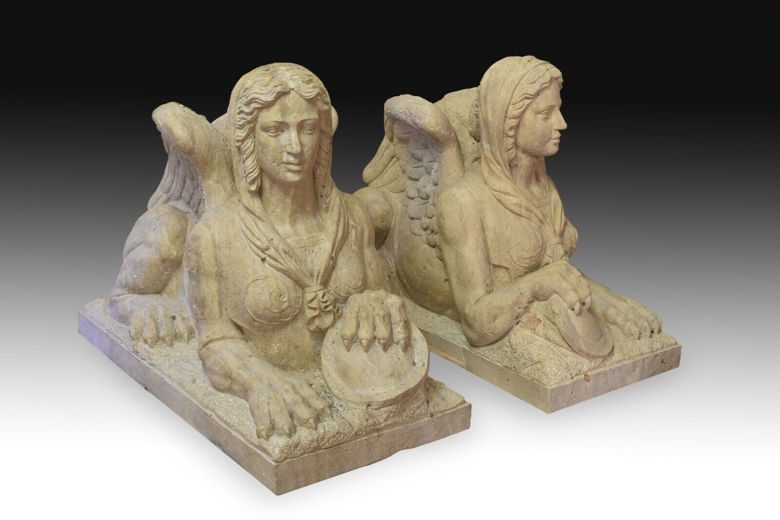 Pair of sphinxes. Travertine marble.