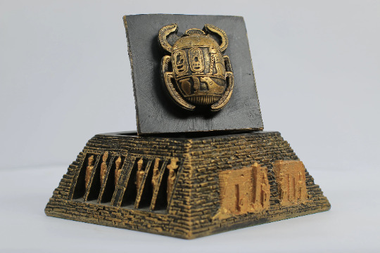Pyramids of Giza as a jewelry box with ( Hatshepsut , Karnak , Abu simbel )