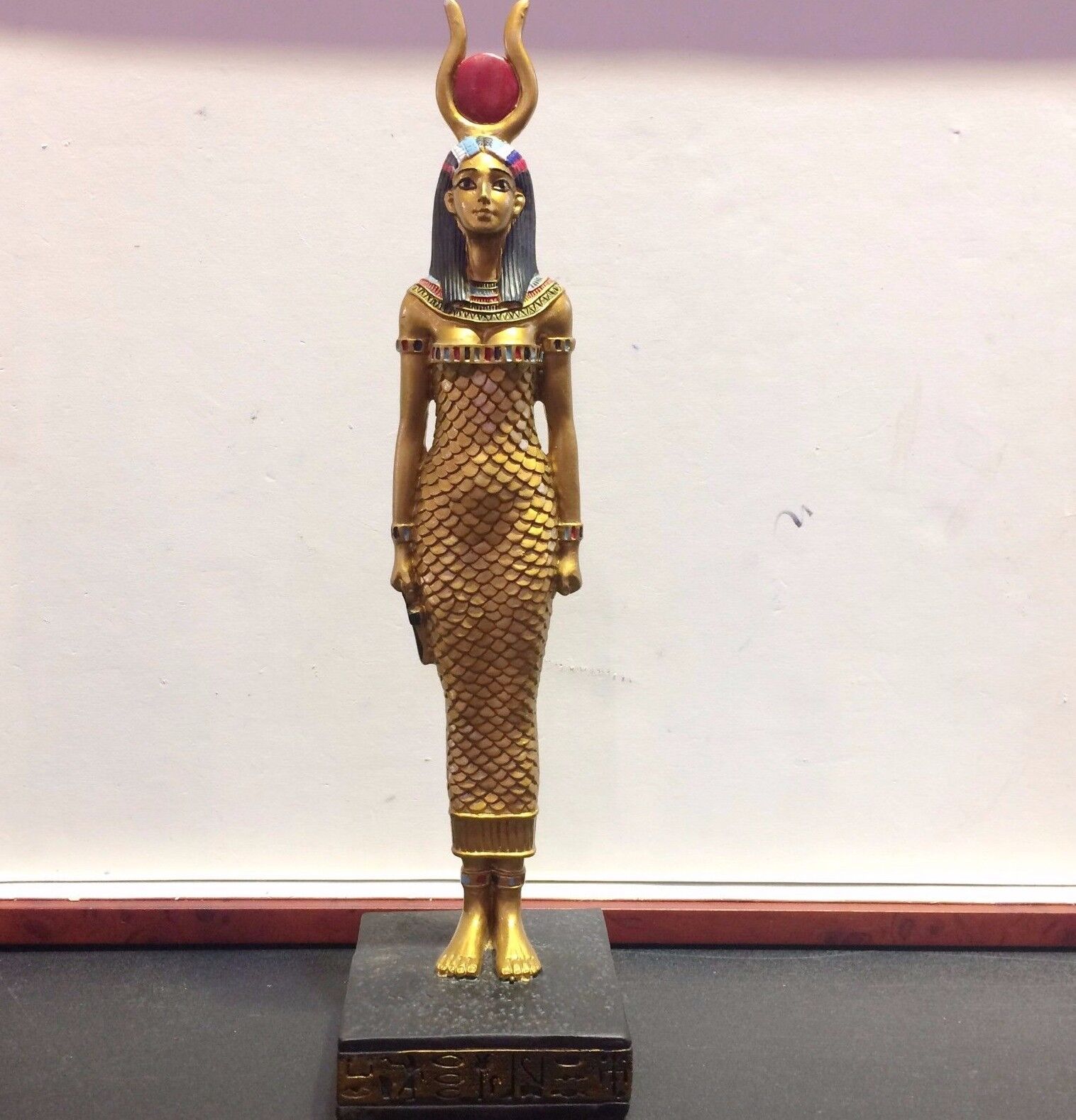 Богиня Исида в древнем Египте статуэтка