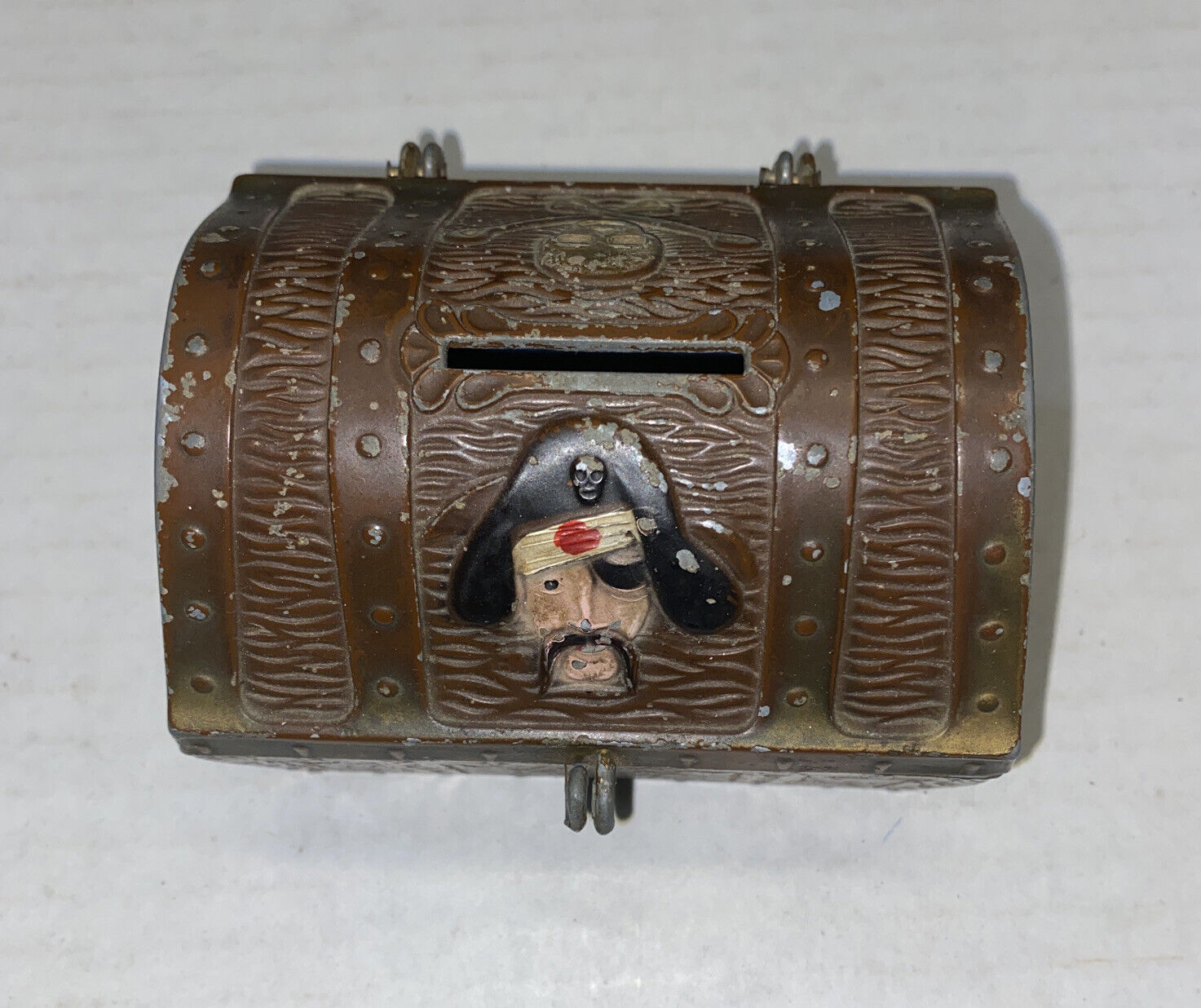 Vintage EJ Kahn Toy Pirate Skull Bones Metal Treasure Chest Bank 