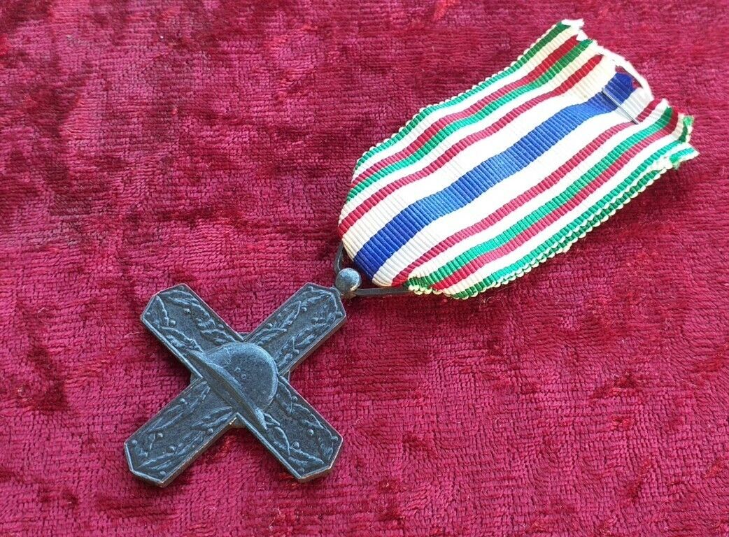Italian Royal Army WW1 Order of Vittorio Veneto\'s Knights original with ribbon