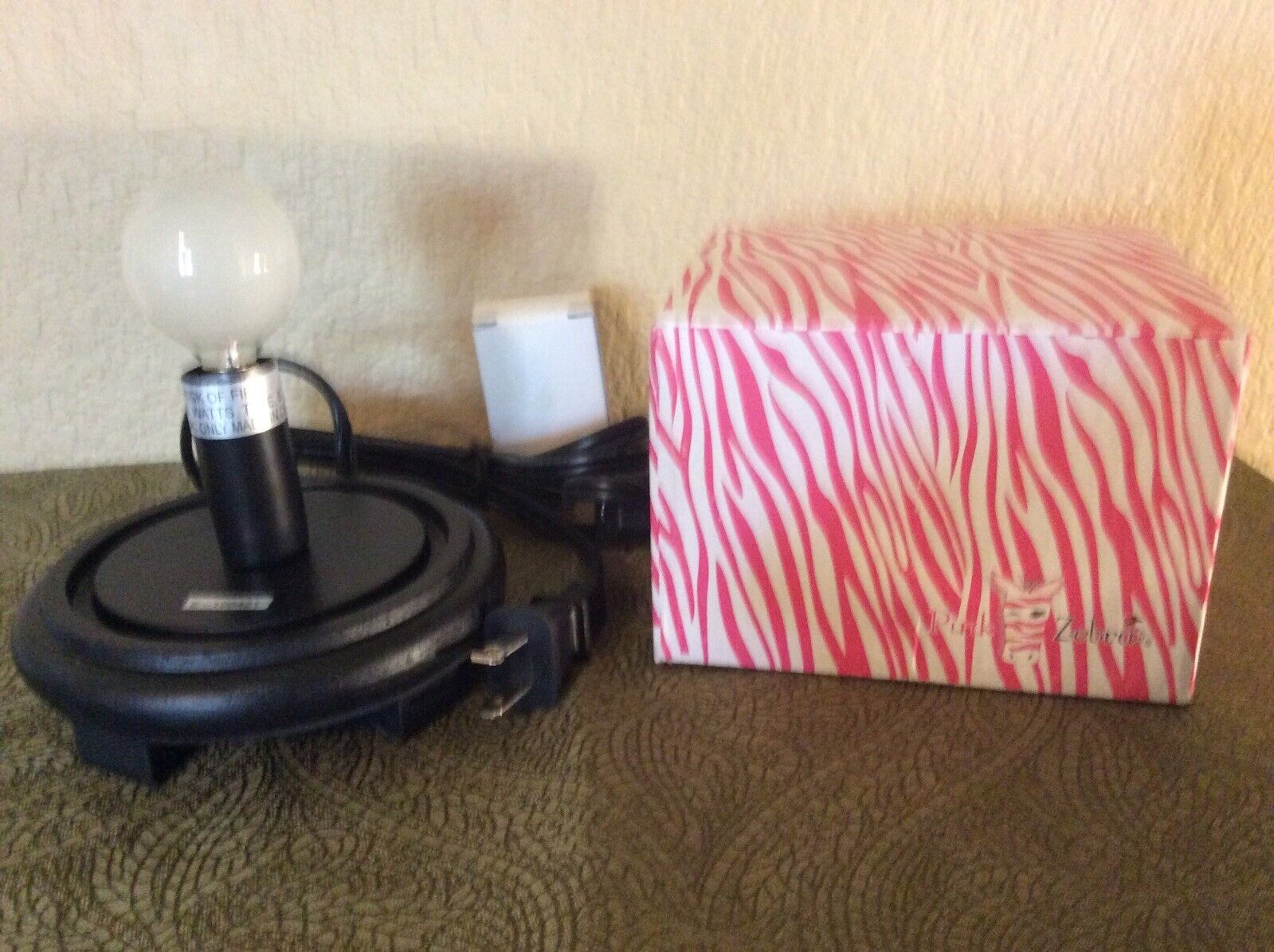 PINK ZEBRA BLACK SIMMERING LIGHTS BASE WITH BULB New In Box