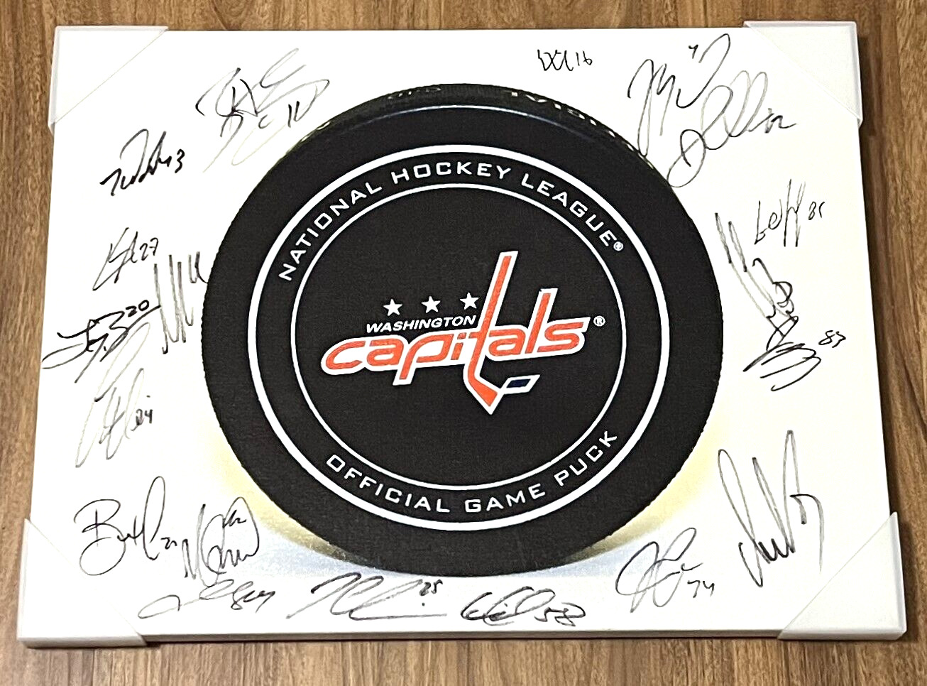 WASHINGTON CAPITALS 2013-14 Team Signed Autographed Wall Hanging Canvas Puck NHL