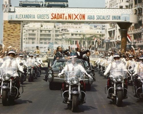 President Richard Nixon in motorcade with Anwar Sadat in Egypt New 8x10 Photo