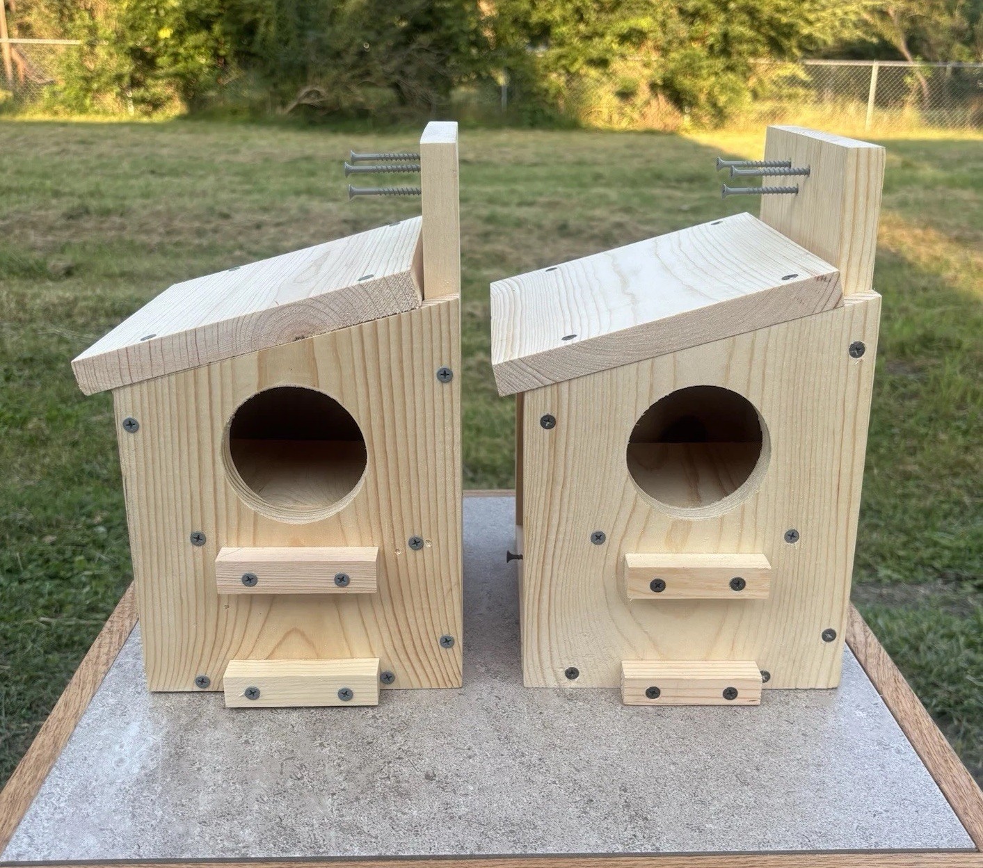 2 PC Squirrel Nesting Box House With Preditor Guards & Easy Access Door To Clean