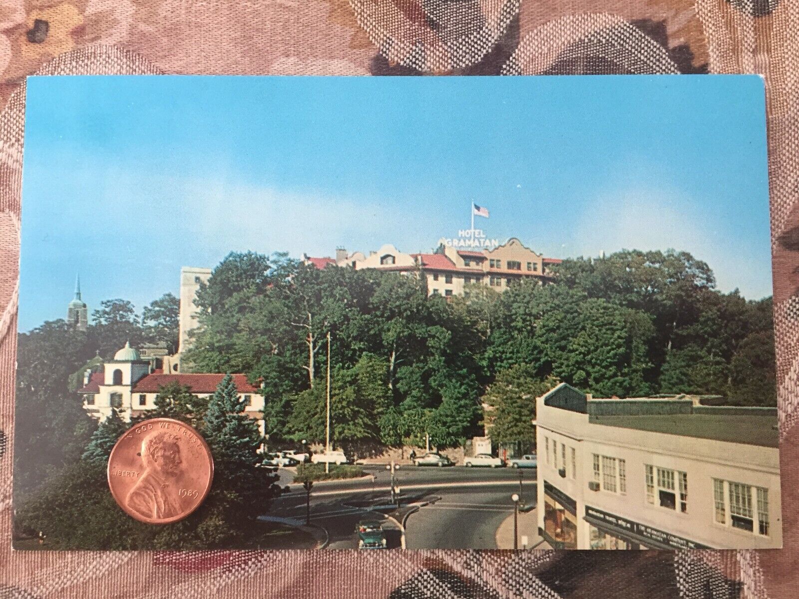 Bronxville NY Postcard , Hotel Gramatan , Vintage Cars    Westchester County