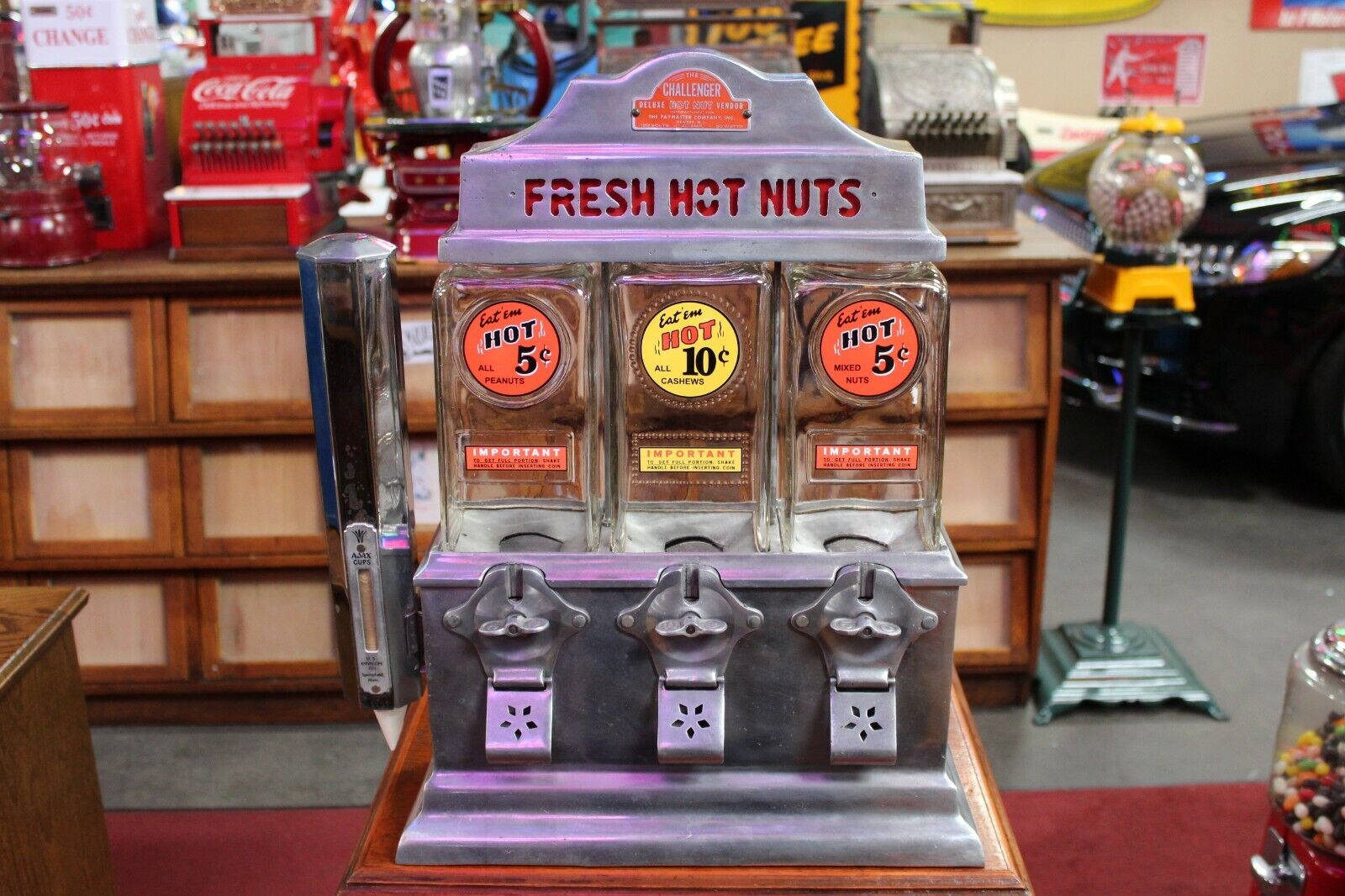 1940s The Challenger Deluxe Hot Nut Peanut Vendor 5/10 Cent Vending Machine