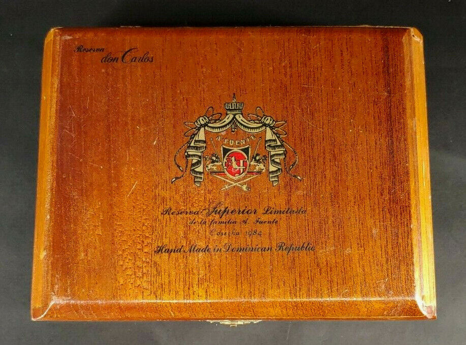 Vintage Arturo Fuente Wood Humidor Cigar Box Felt Lined Dominican Republic u-10F