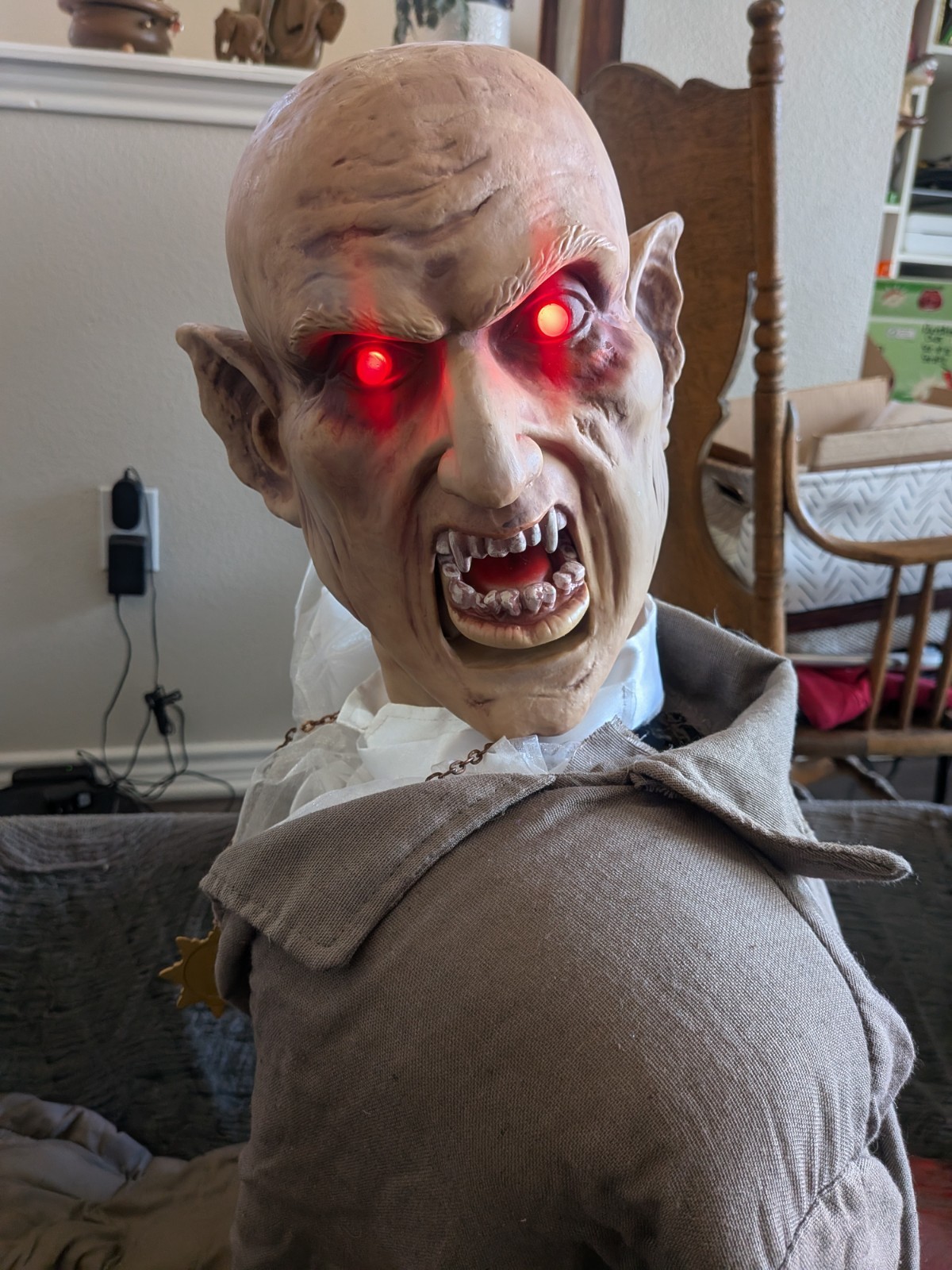 2011 Spirit Halloween Rising Vampire Coffin Animatronic-Talk & Lights Work. READ