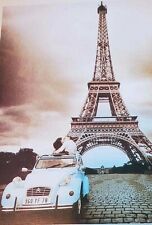 Lovers at the Eiffel Tower Postcard picture