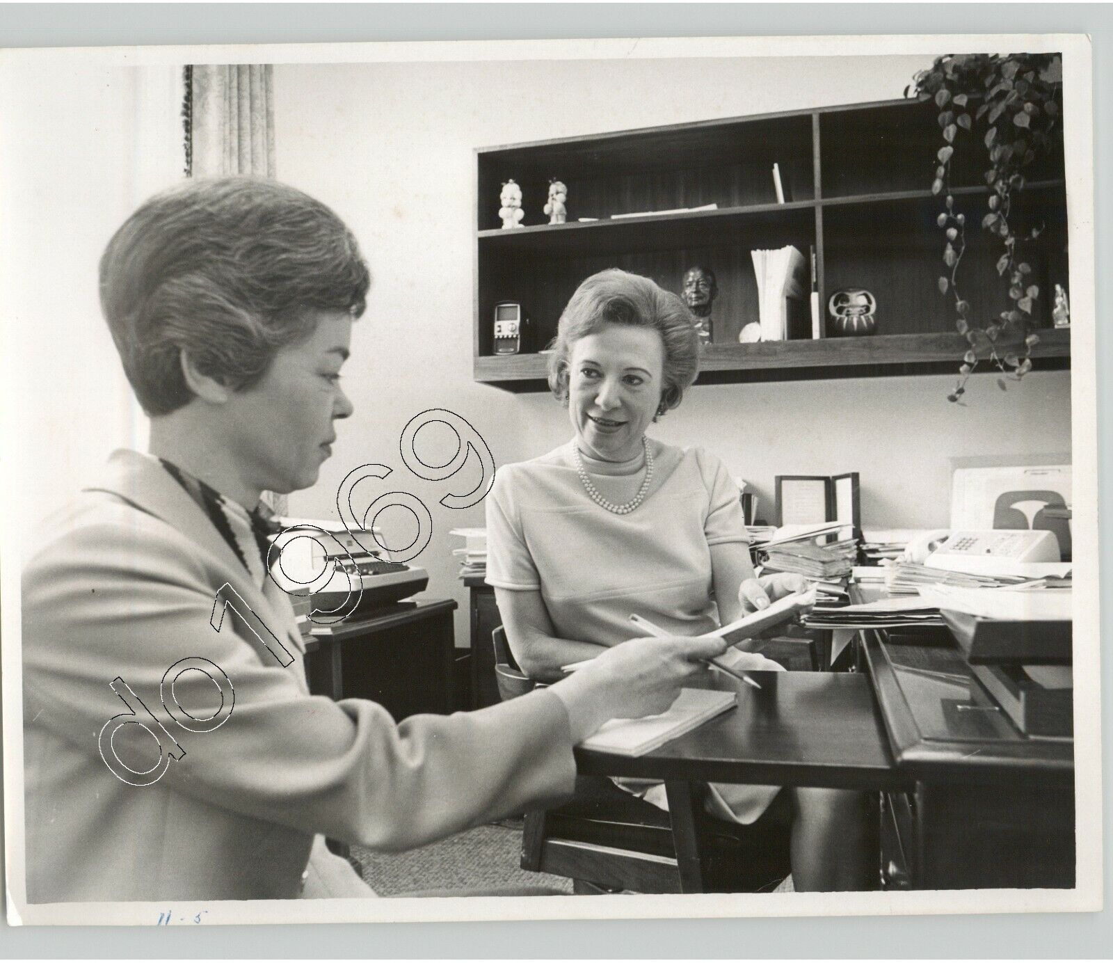PRESIDENT NIXON Secretary ROSE MARY WOODS w Asst. MARGE AKER 1969 Press Photo