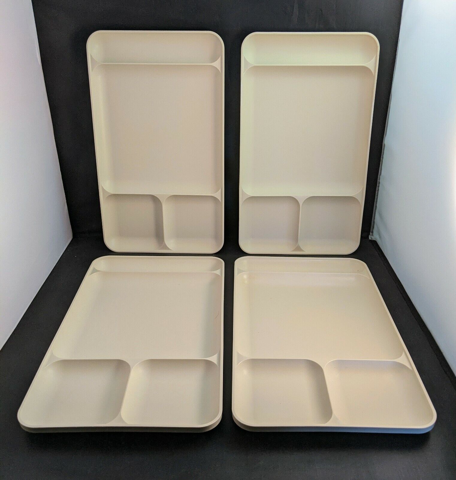 Tupperware Divided Food Trays Set of 4 #1535 Camping Tv Dinner Cafeteria Tray