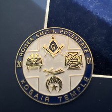 Kosair Temple Round Pinback Roger Smith  Potentate/Blue Gold White Ename picture