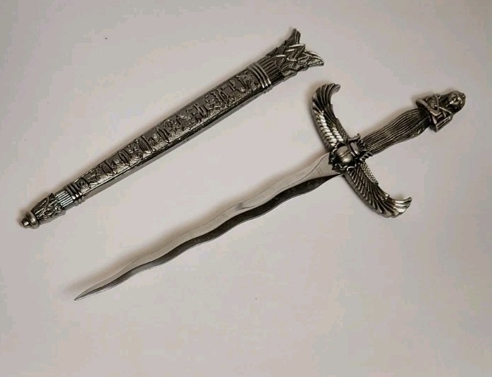 Cleopatra Pharoah Winged Scarab Egyptian Decorative Kris Style Dagger w/Scabbard Cleopatra Pharoah Winged Scarab Egyptian Decorative Kris Style Dagger w/Scabbard