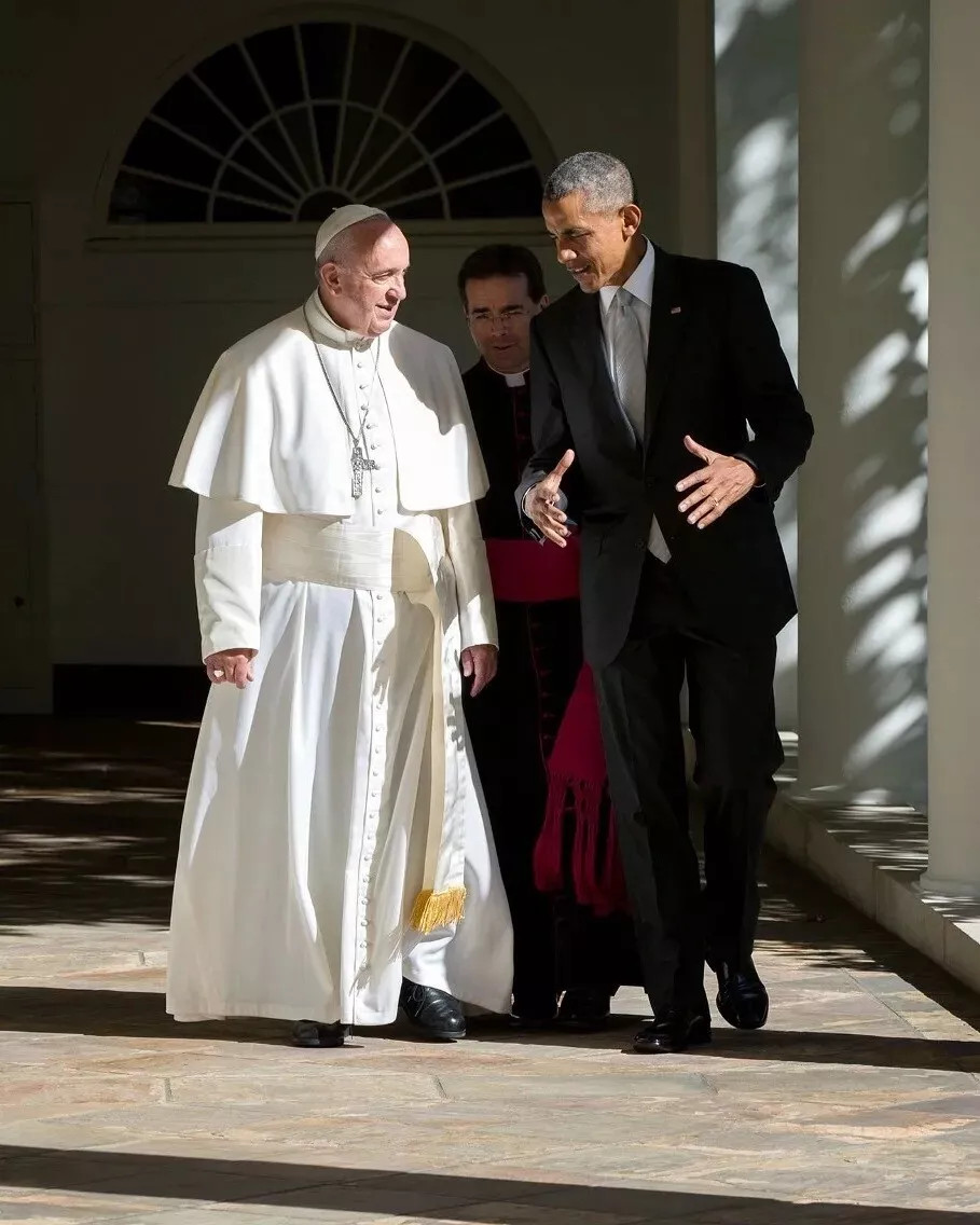 Barack Obama & Pope Francis Walk The White House Colonnade 4x6 PHOTO PRINT